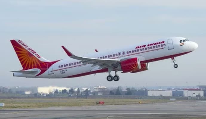 Air India Flight:‌ লাগেজ বোঝাই ট্রাক্টরের সঙ্গে ধাক্কা, দুর্ঘটনার কবলে দিল্লিগামী এয়ার ইন্ডিয়ার বিমান