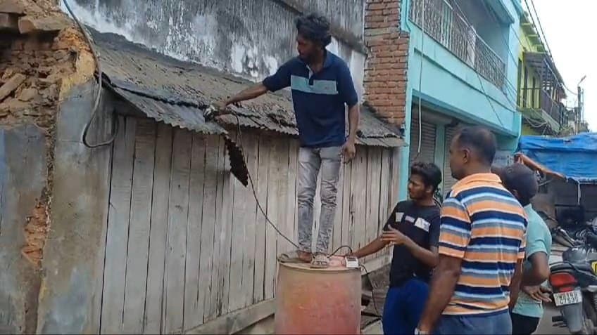 Hooghly: বেআইনি দখলকারি বরদাস্ত নয়, ভেঙে গুঁড়িয়ে দেওয়া হচ্ছে একের পর এক দোকান, চন্দননগরে অব্যাহত উচ্ছেদ অভিযান 