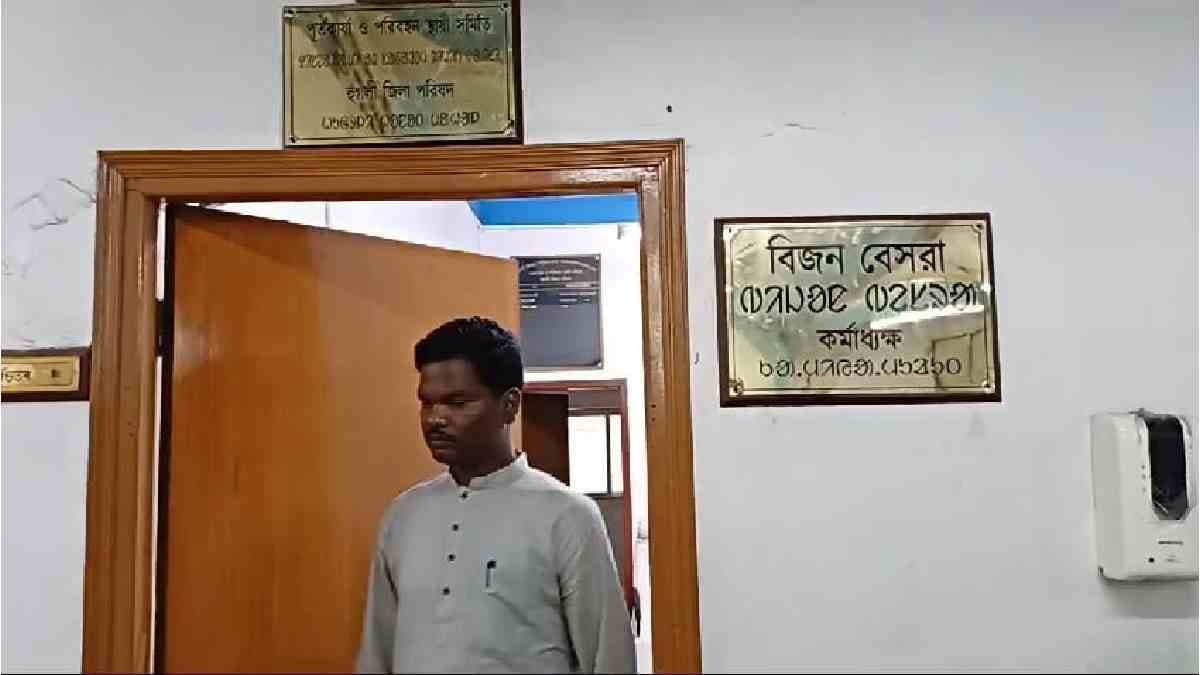 অলচিকি শতবর্ষে জেলাপরিষদে সাঁওতালি ভাষায় নেমপ্লেট