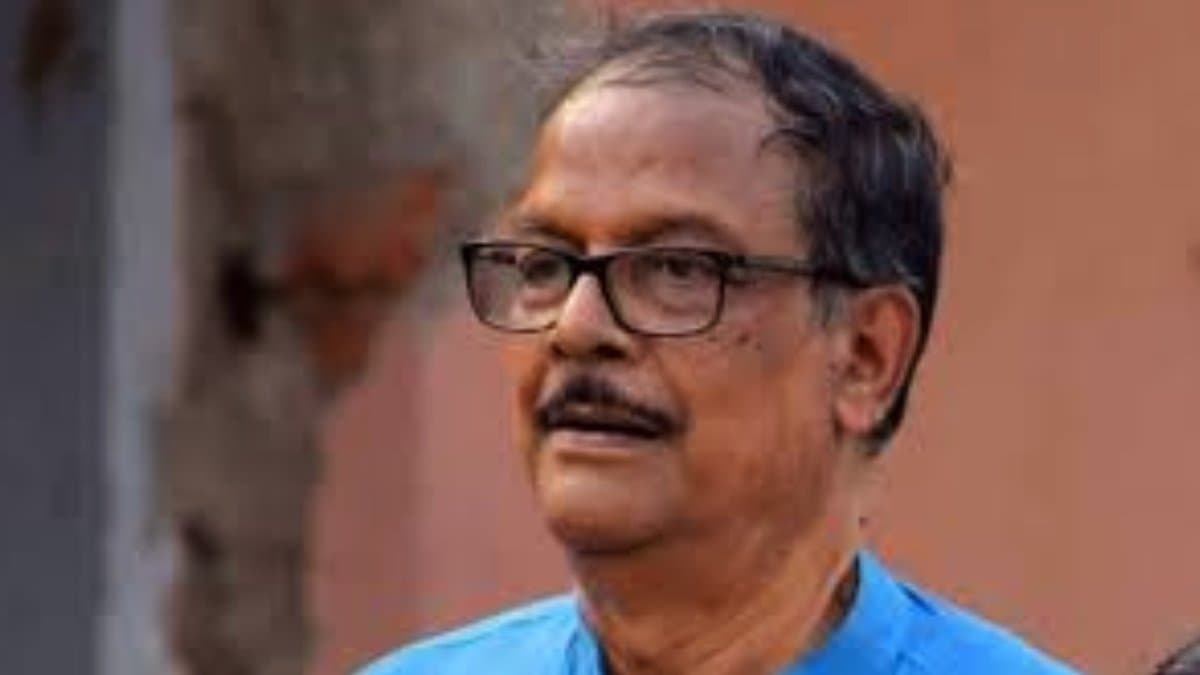 Moloy Ghatak house vandalised update four police personnel removed from security duty gnr 