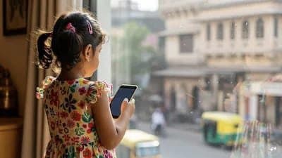 Four Year Old Girl Calls Child Helpline To Report Mother Over Rakhi Outfit 