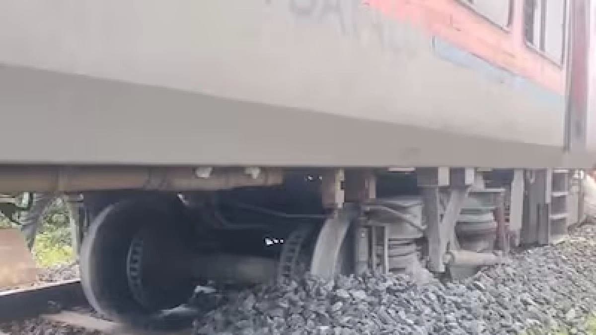 Shalimar-Sambalpur Mahima gosain express derails near sambalpur