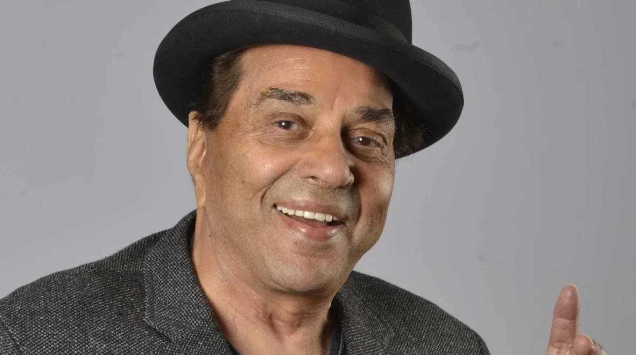 When Dharmendra met Sachin Tendulkar on a flight 