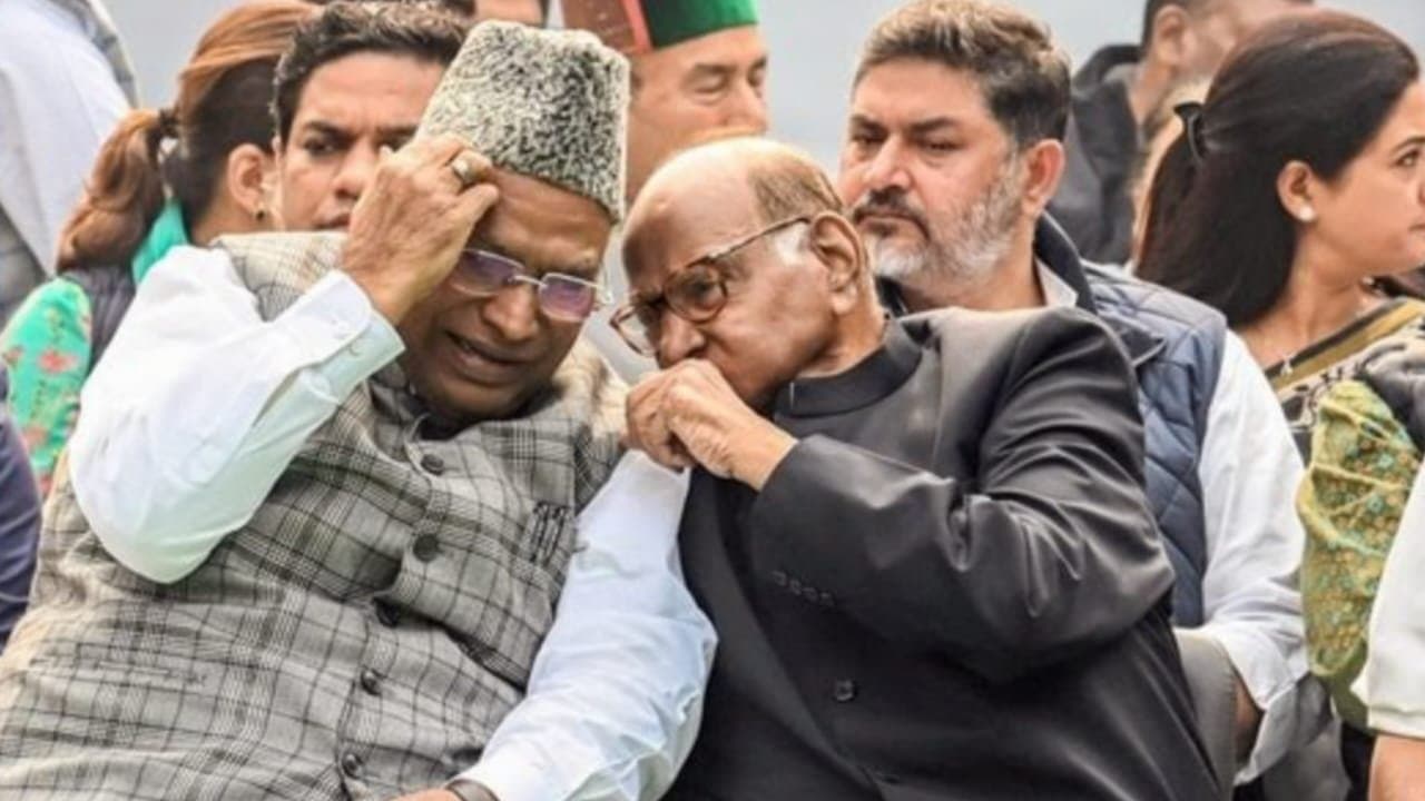 Sharad Pawar: প্রধানমন্ত্রী পদপ্রার্থী ঘোষণা নিয়ে ভিন্ন সুর পাওয়ারের