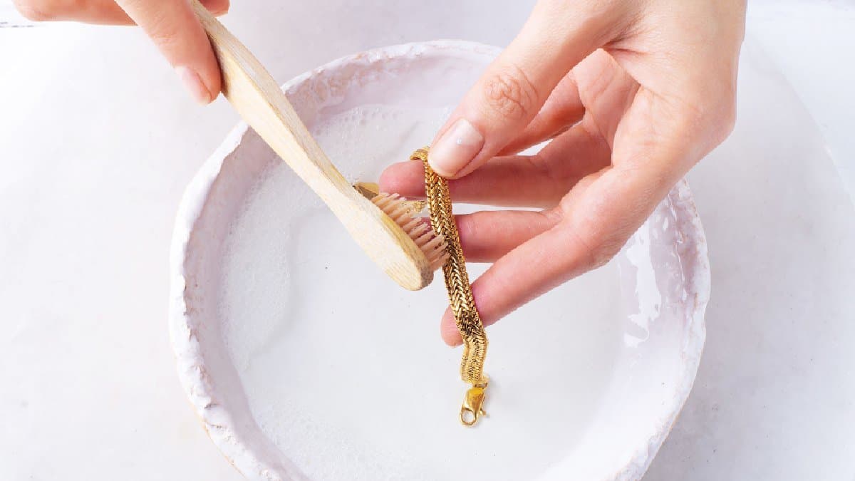 Five home tips to clean your gold jewellery