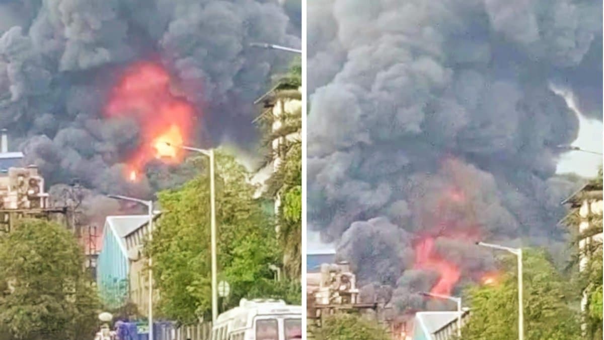 Fire caught in a plastic factory in Dhulagarh