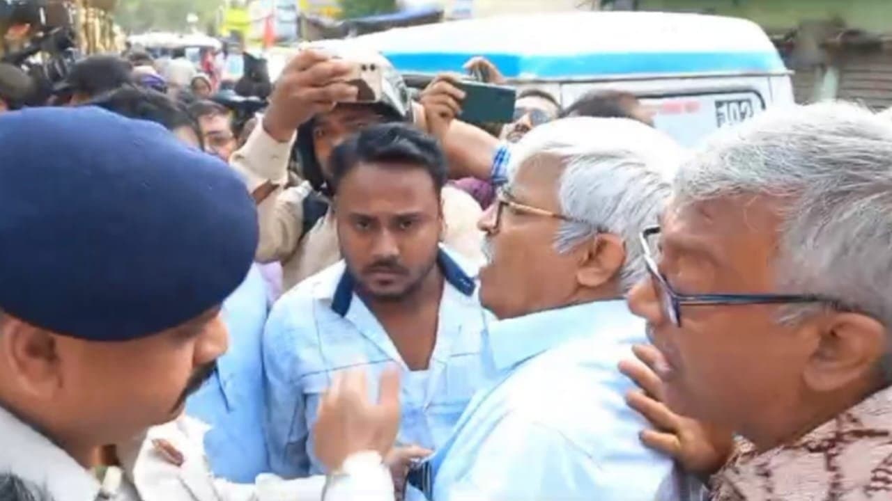 Jaynagar: জয়নগরে গ্রামে ঢুকতে ঘরছাড়াদের বাধা পুলিশের, শুধুমাত্র বহিরাগতদের আটকানো হয়েছে বলে দাবি পুলিশের 