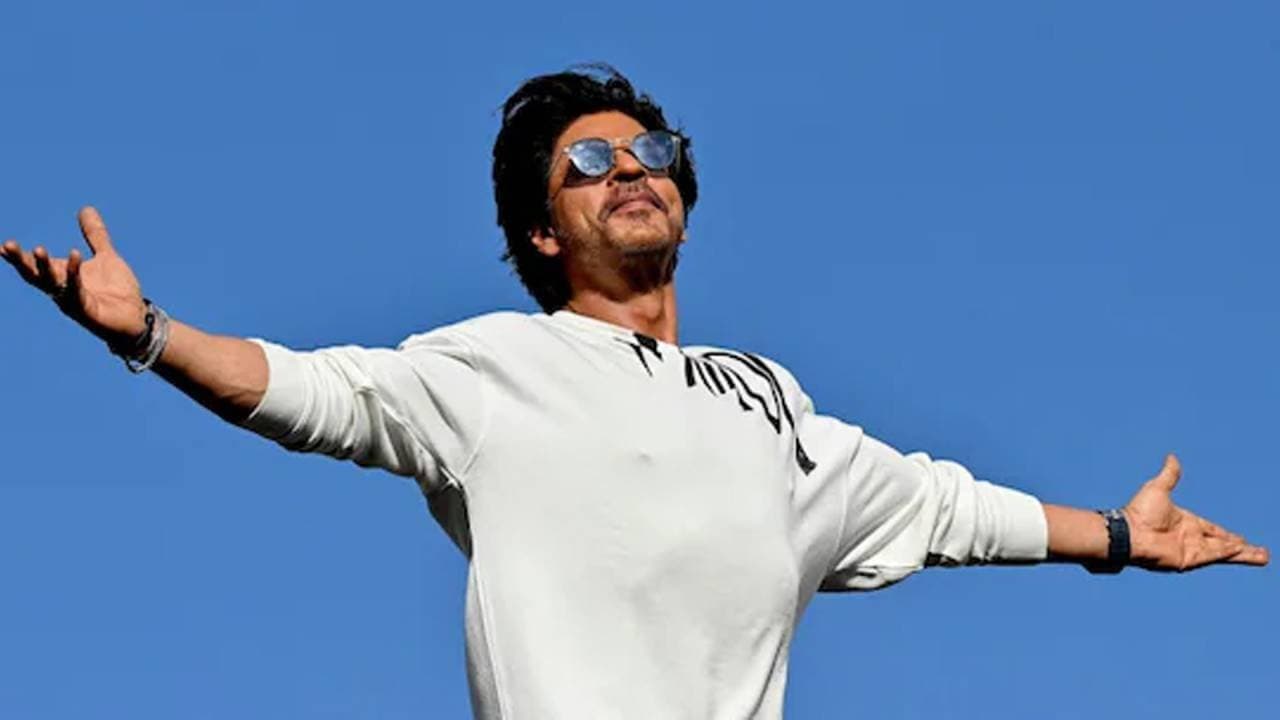 Fans Gather at Mannat But Shah Rukh Khan Cancels Birthday Balcony Appearance for Safety Reasons