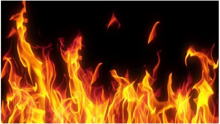 Fire: ‌হলদিয়ার দুর্গাচক সুপার মার্কেটে অগ্নিকাণ্ড, পুড়ে ছাই একাধিক দোকান