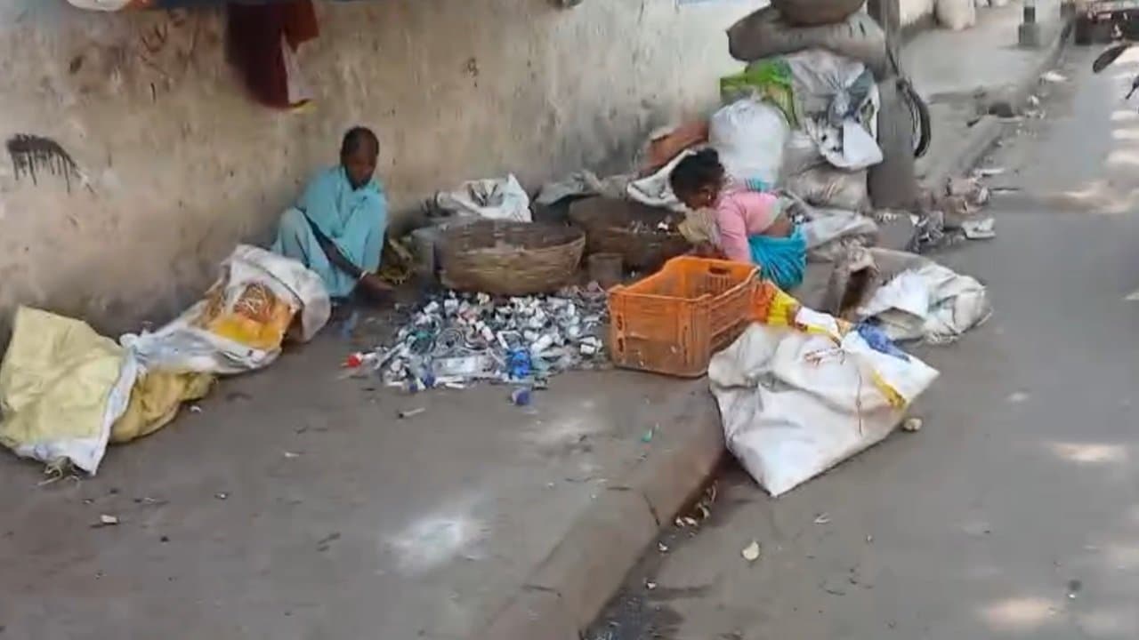 কলকাতায় প্রকাশ্যে চলছে ব্যবহার করা সিরিঞ্জ রিসাইকেল!