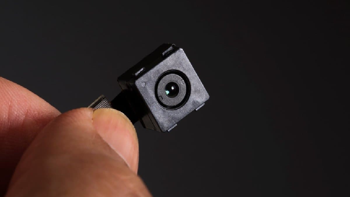 Valentines Day 2025: How to find hidden camera in a hotel room lif