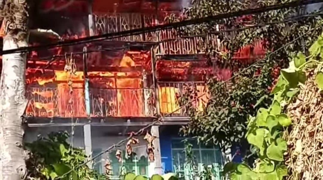 কালিম্পংয়ে অগ্নিকাণ্ড, ভস্মীভূত একাধিক বাড়ি ও দোকান, দমকল ও সেনার সহায়তায় আগুন নিয়ন্ত্রণে