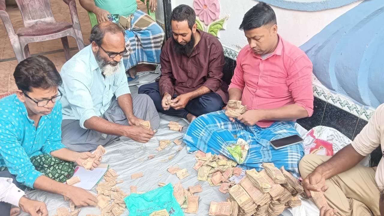 ভিক্ষুকের ঘরে গুপ্তধনের খোঁজ! সালারে অবাক ঘটনা