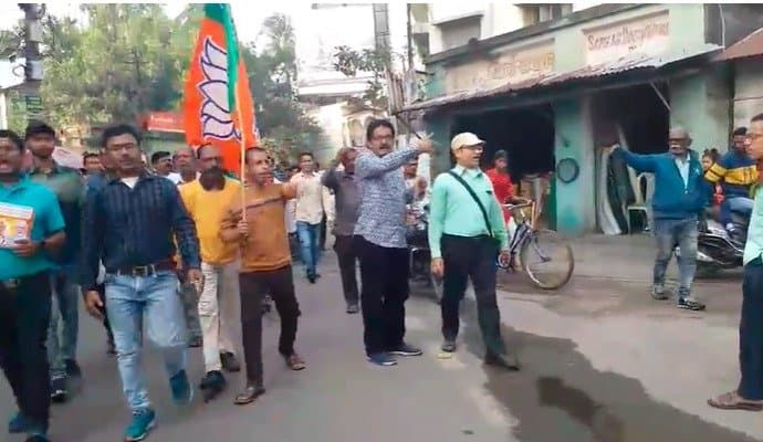 BJP: বহরমপুরে বিজেপি প্রার্থীর প্রচার শুরু হতেই দলের নেতাদের অন্তর্কলহ প্রকাশ্যে 