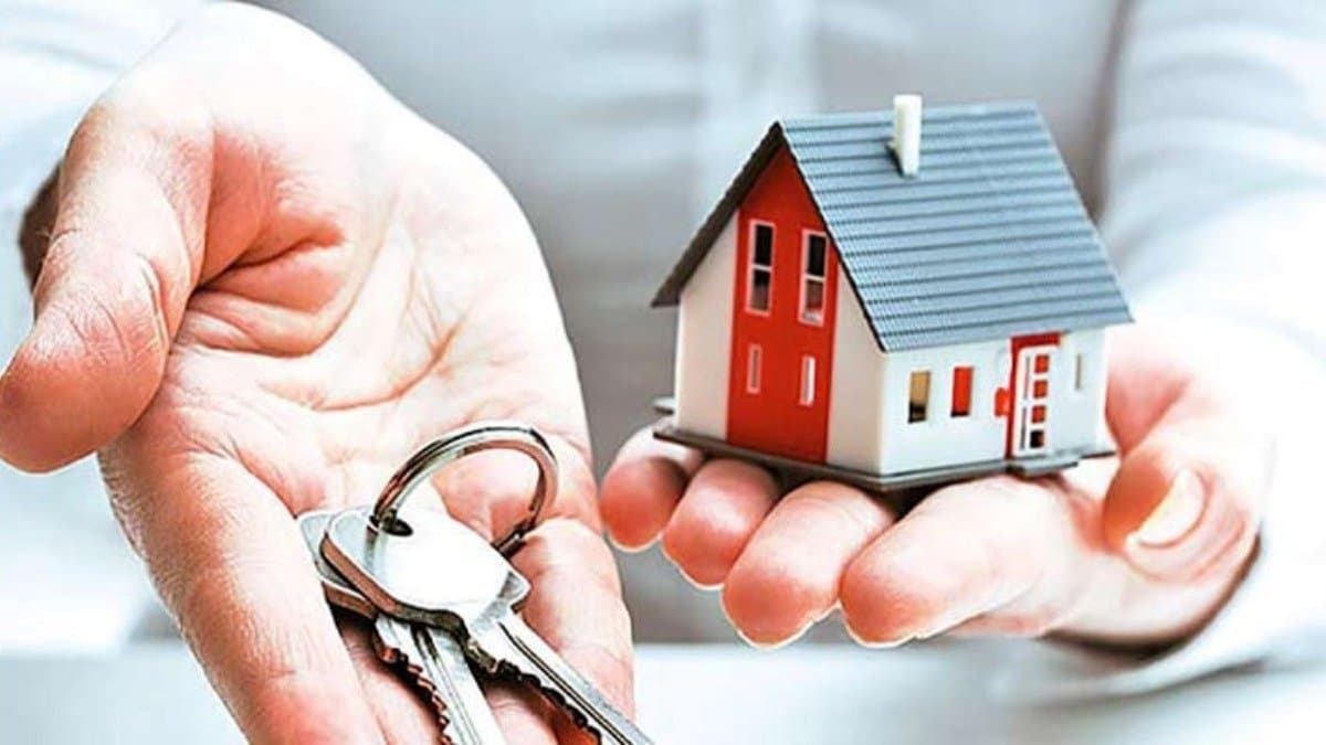 চুক্তি শেষ হওয়ার পরও বাড়ি ছাড়তে চাইছেন না ভাড়াটে? কীভাবে সমস্যা মেটাবেন? জানুন নিয়ম কী বলছে