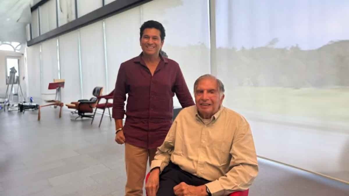 Sachin Tendulkar Visits Ratan Tata Residence, Pays Tribute spt