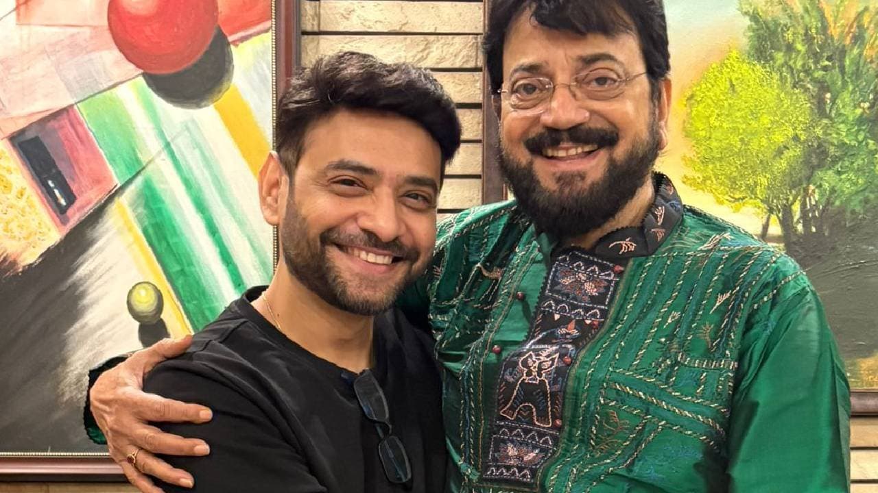 Ishaan Mazumder meet Chiranjeet Chakraborty with his new comic book 