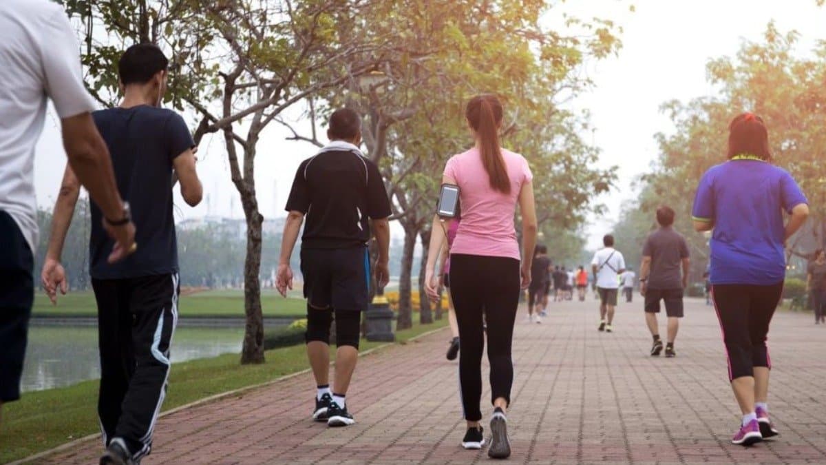Avoid these mistakes while walking to lose weight