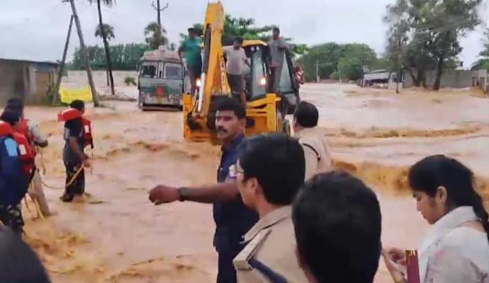 Rain fury to ease in Andhra Telangana  gnr