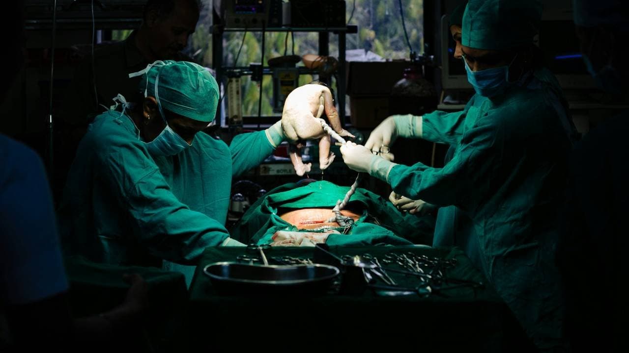 Why surgeons only wear blue green inside OT