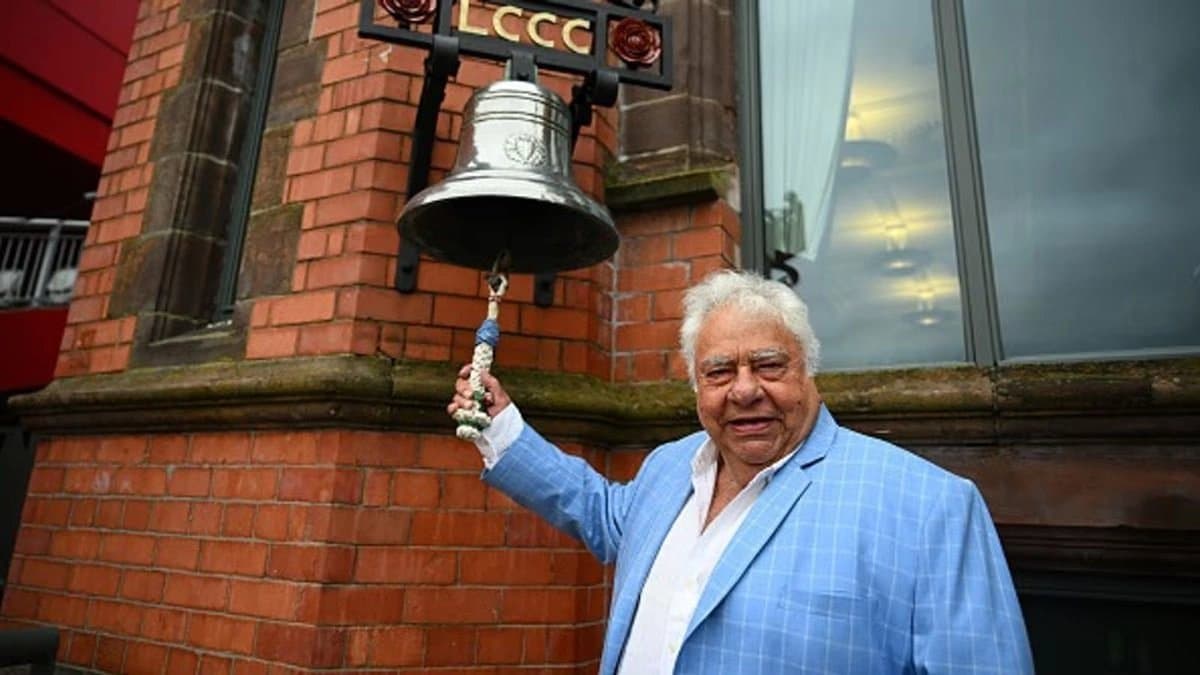 Lancashire County Cricket Club paid tribute to former India wicketkeeper Farokh Engineer and West Indies captain Clive Lloyd by naming stands after them 