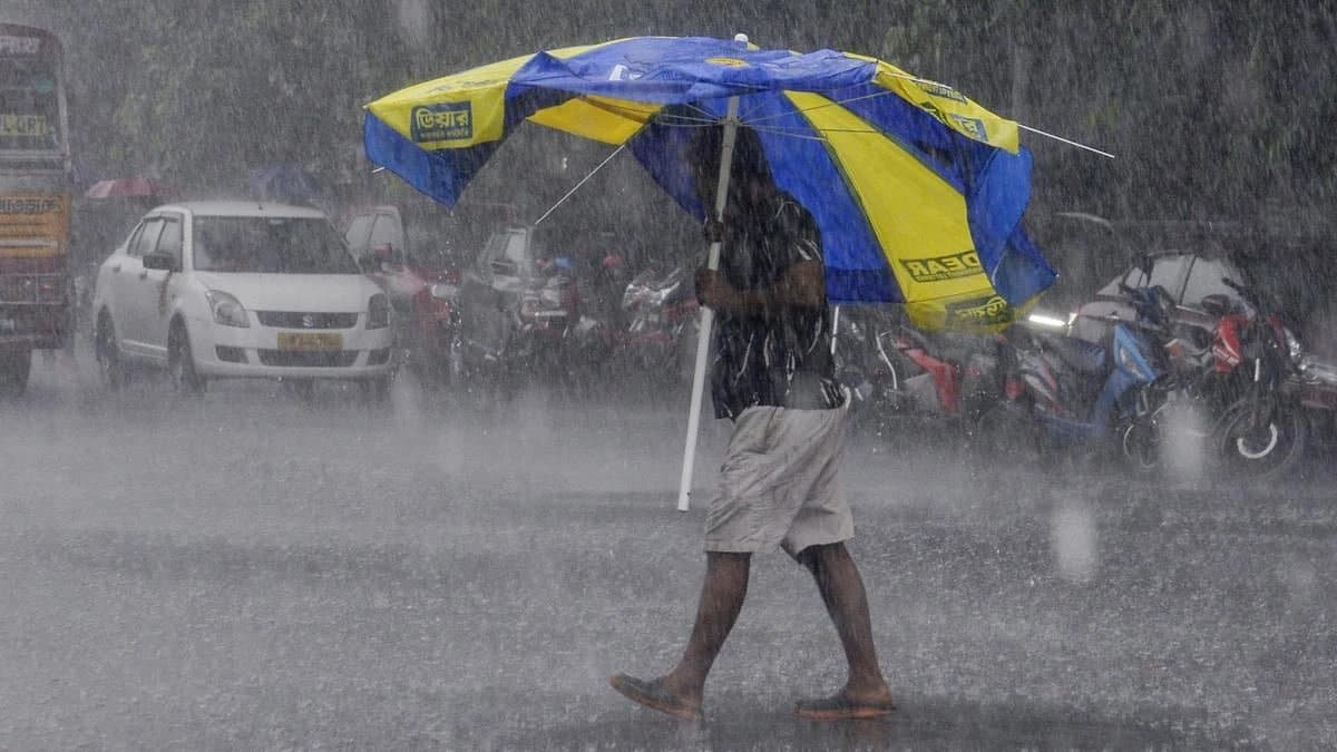 IMD weather forecast: Kolkata and other districts to witness heavy rainfall due to deep depression
