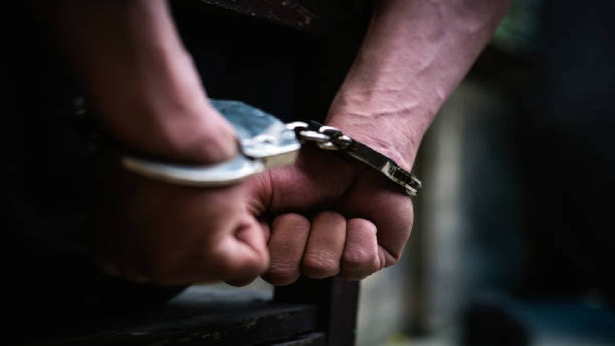  2 firearms recovered from sealdah Kolkata 5 arrested