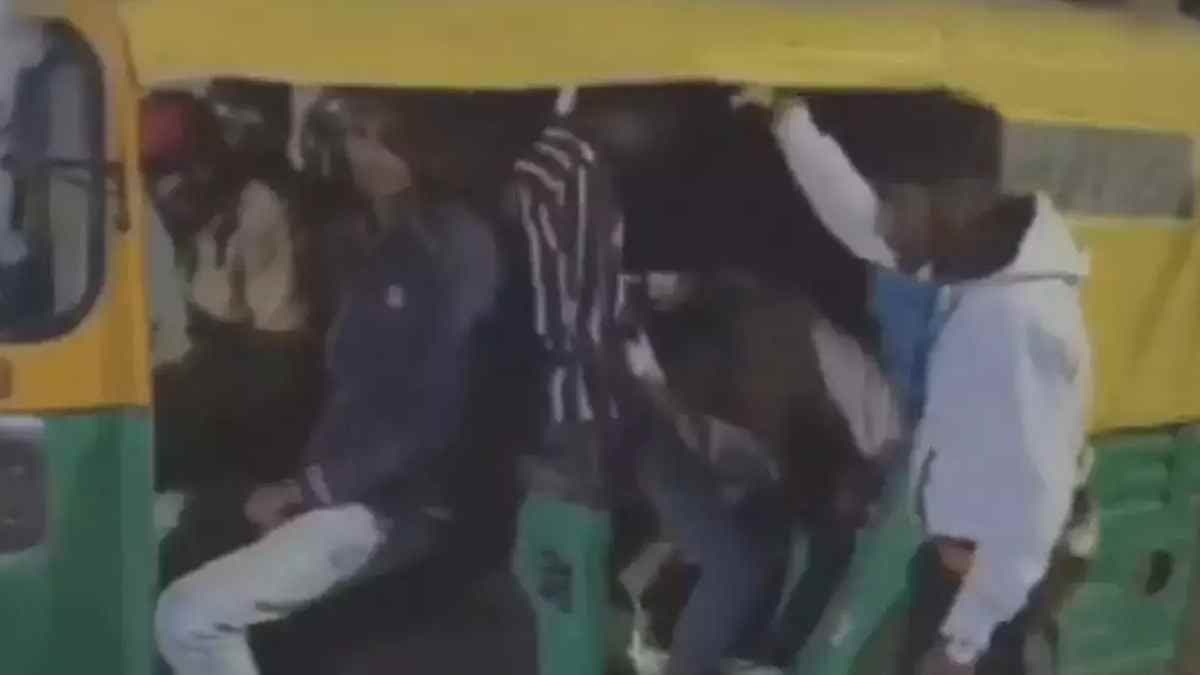  19 people board an autoriksha, driver arrested by police