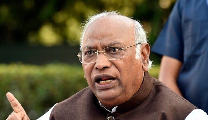 KHARGE: আপনারারাই আসল পরিবর্তন করবেন, নতুন ভোটারদের বার্তা দিলেন খাড়গে