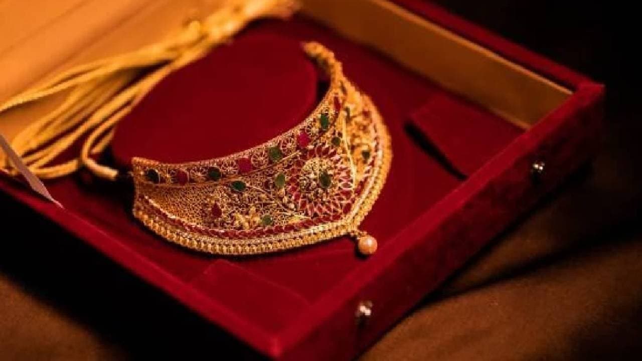 Gold Price Today 22 And 24 Carat Price Rises Again In Kolkata on 13 11 2025