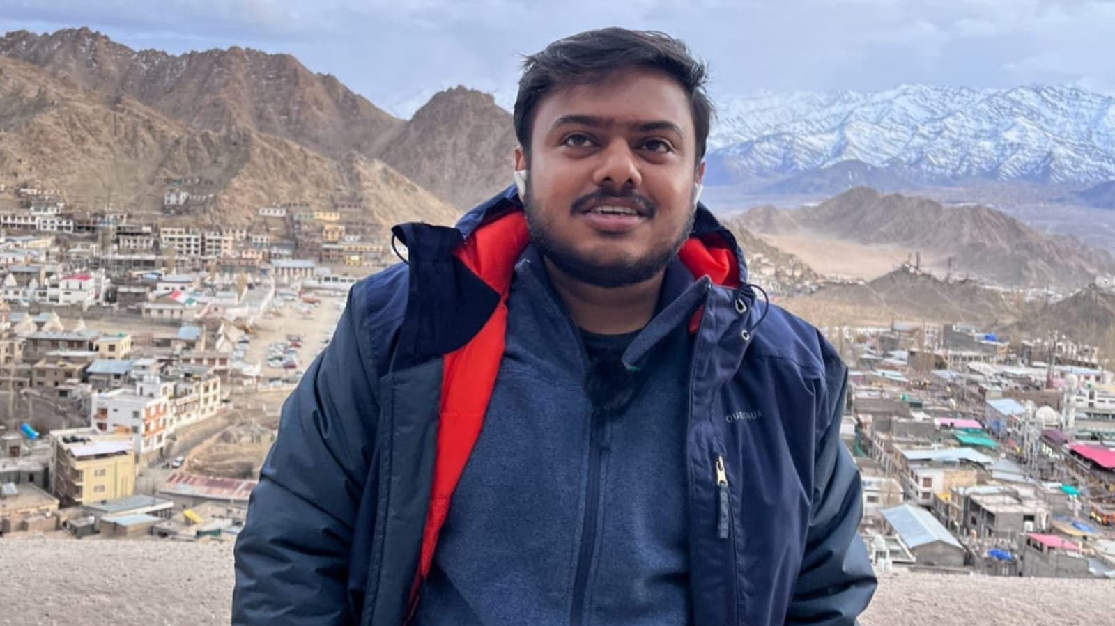    tollywood director pavel got bongokriti somman for his youtube channel pavel o pedia ent