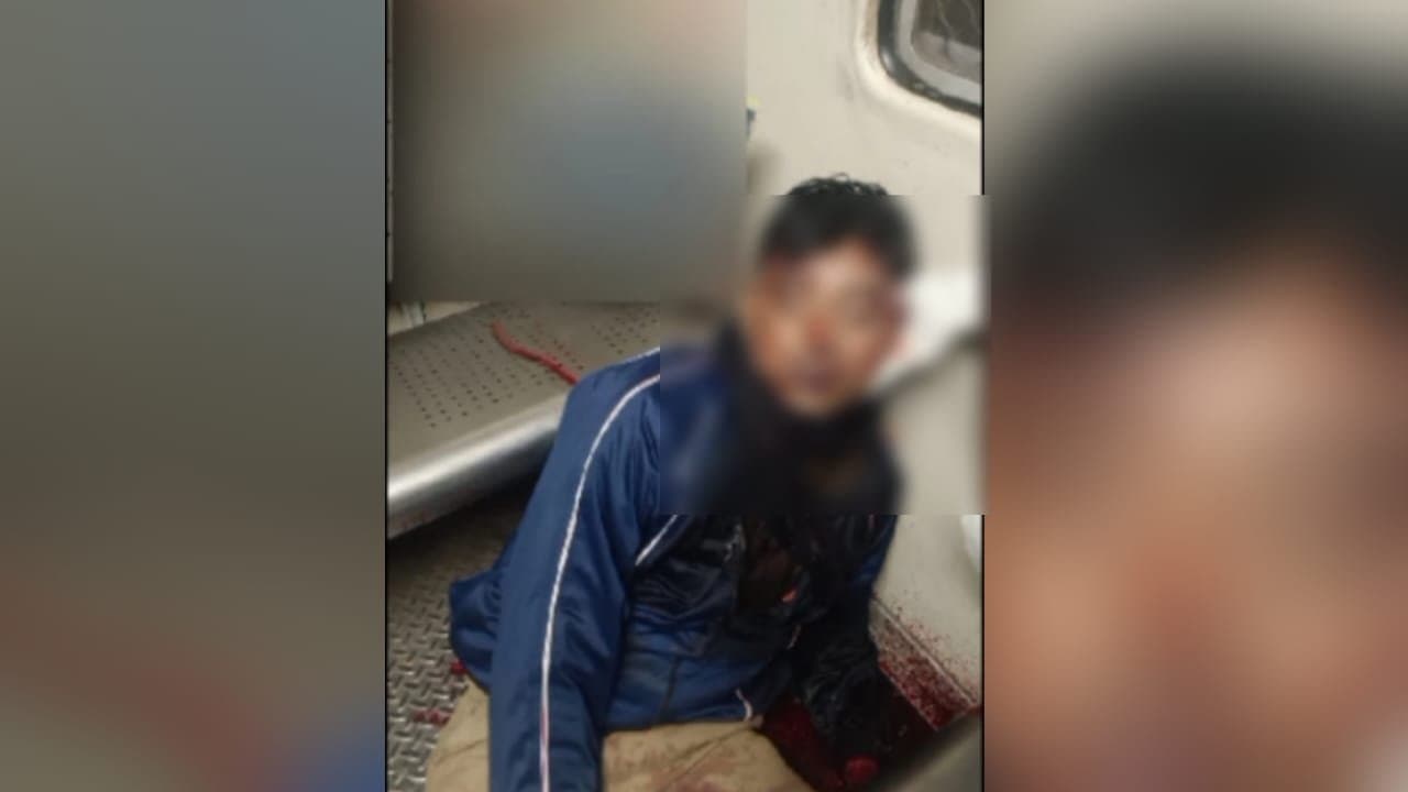 চলন্ত ট্রেনে সার্ভিস রিভলভার ব্যবহার করে আত্মঘাতী কনস্টেবল