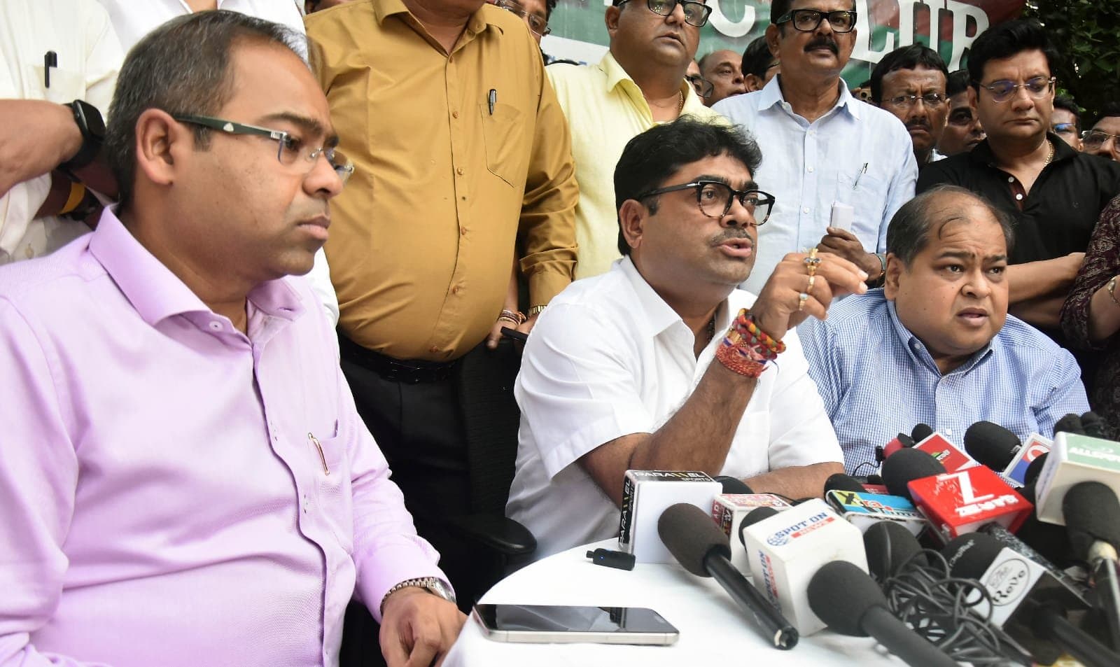 Both party officials join hands ahead of Mohun Bagan elections 