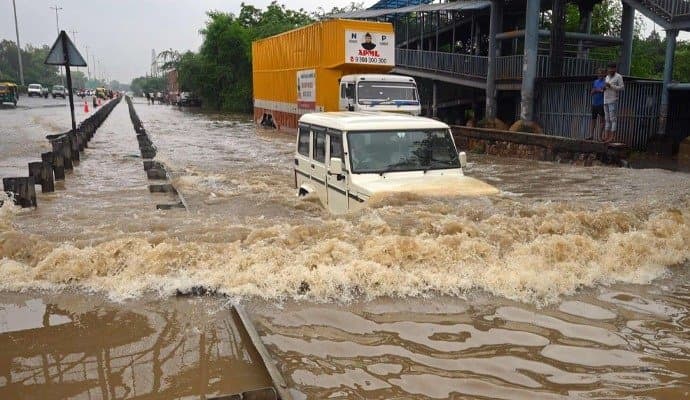 FLOODS: বন্যা-ধসের জেরে বিপর্যস্ত জম্মু-কাশ্মীর, মৃত ৫, আহত বহু