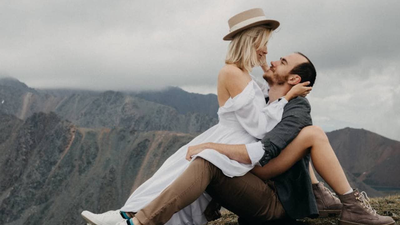Why traveling is a therapy for couples to tighten relationship