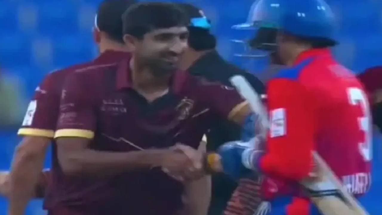 Harbhajan Singh Ditches No-Handshake Policy