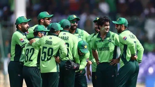 Interim coach Aaqib Javed rubbishes rumour of scolding pakistan cricketers for poor performance