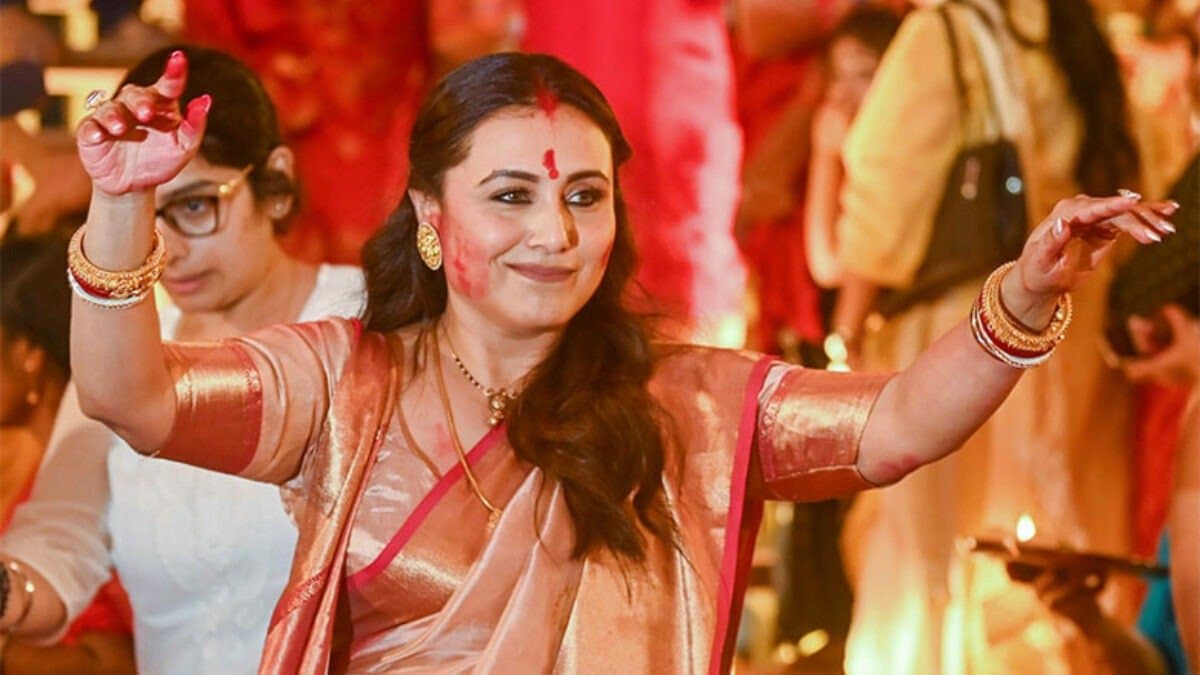 করণ জোহর, আদিত্য চোপড়া নয়, কার নির্দেশনায় ফের বড়পর্দায় ফিরছেন রানি? 