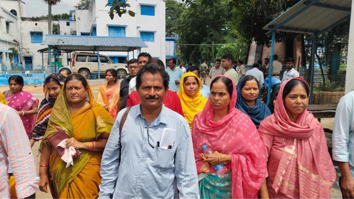 After announcing the formation of new political party followers of TMC MLA Humayun Kabir were stepped down