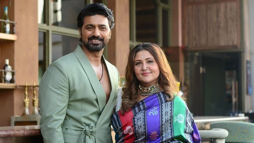 এবার পূজায় স্বস্তিকা বনাম দেবের লড়াই! কে কাকে টেক্কা দেবেন? 