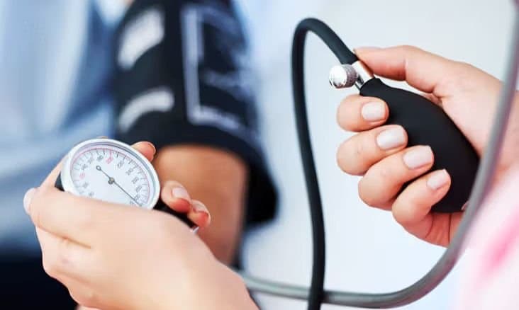 Health: রক্তচাপ নিয়ন্ত্রণে থাকছে না?  মেনে চলুন কয়েকটি ঘরোয়া টোটকা !