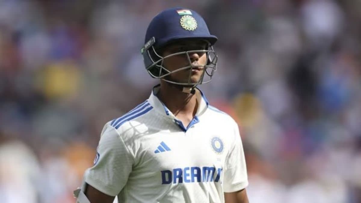 Former umpire Simon Taufel gave his verdict on the controversial decision spt 