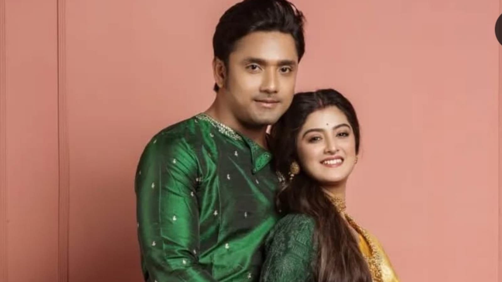 বাগদান সারলেন রুবেল-শ্বেতা, ঘরোয়া আয়োজনে কেমন কাটালেন শুভ মুহূর্ত?