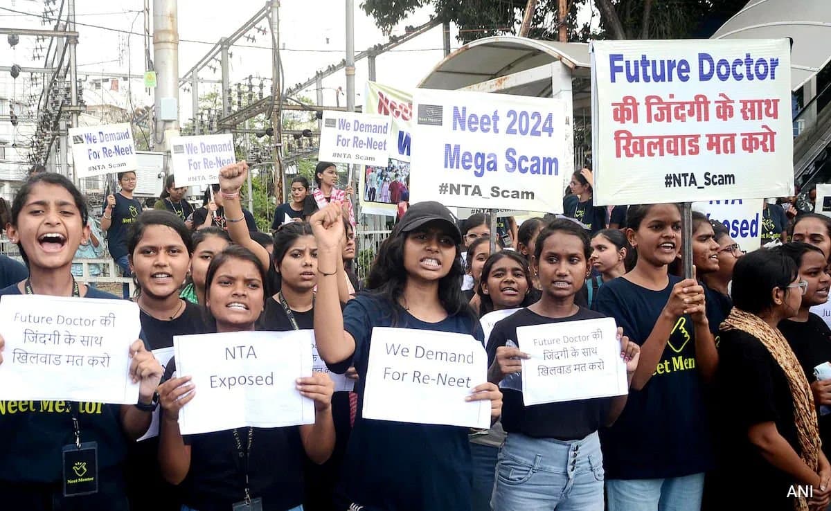 NEET-UG Row: নিট কাণ্ডে গ্রেপ্তার আরও এক 'মাস্টারমাইন্ড', ২ ডাক্তারি পড়ুয়া, ধৃতের সংখ্যা বেড়ে ২১ 