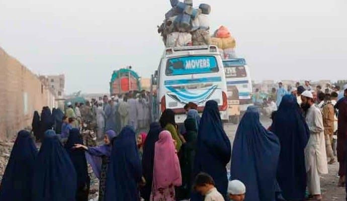 Thousands of Afghan refugees fleeing Pakistan as deportation deadline looms