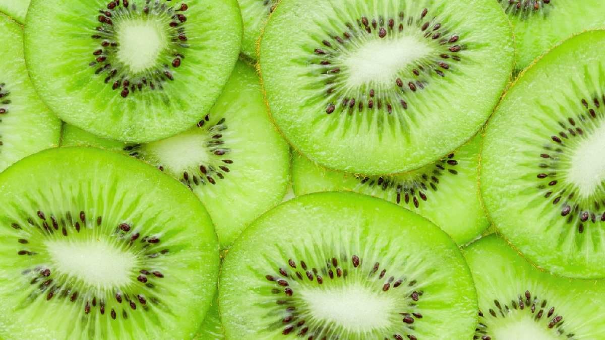 Health benefits of kiwi can reduce bad cholesterol and prevent constipation