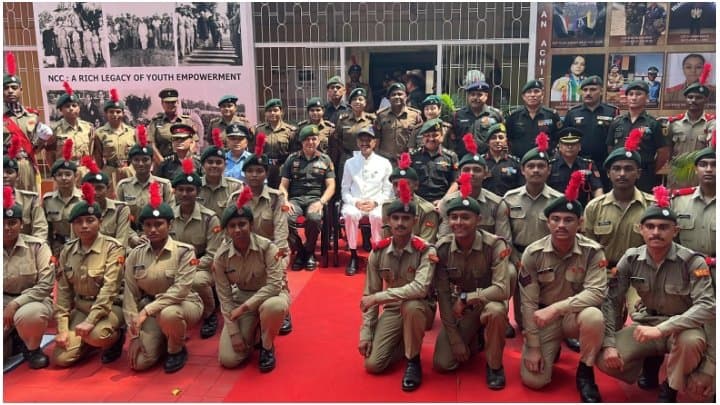 State MoD visit to NCC: প্রতিরক্ষা মন্ত্রকের প্রতিমন্ত্রীকে বাংলা এবং সিকিমের ঐতিহ্য দেখালেন এনসিসি ক্যাডাররা