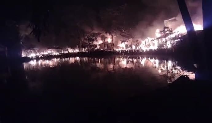 Fire: ‌বড় কাছারি মন্দির এলাকায় অগ্নিকাণ্ডে পুড়ে ছাই অন্তত ৭০ দোকান, ভোটের মুখে রাজ্যের আরও জায়গায় লাগল আগুন 