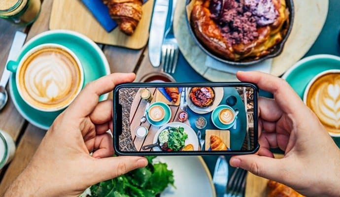 Diet and Social Media: যা দেখি তাই খাই- সোশ্যাল মিডিয়ার অন্ধ অনুসরণ কী ক্ষতি করছে, কী বলছেন বিশেষজ্ঞ?