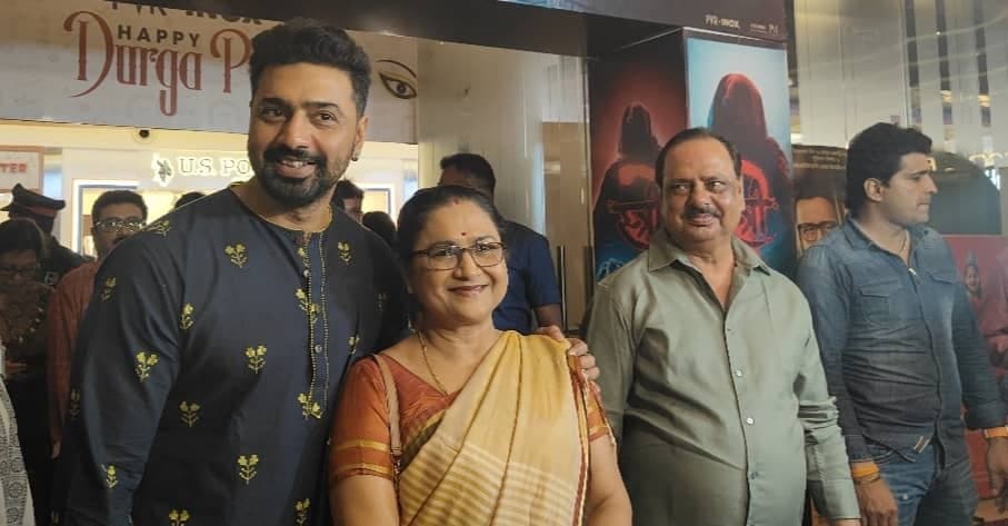 ঝগড়া ভুলে রাণা সরকারকে উষ্ণ আলিঙ্গন দেবের! 'নায়ককে নয়, দর্শককে টেক্কা দিয়েছি', ছবির প্রিমিয়ারে ঘোষণা রুক্মিণীর